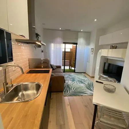 Apartment Cosy Avec Jardin, Tramway