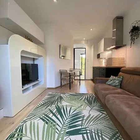 Cosy Avec Jardin, Tramway *